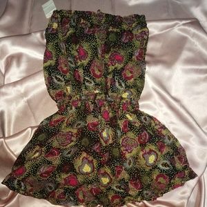 Fun printed romper never worn